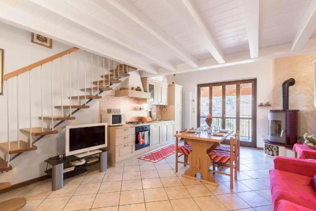 Casa Vacanze Rosalba Ferrara di Monte Baldo Buitenkant foto