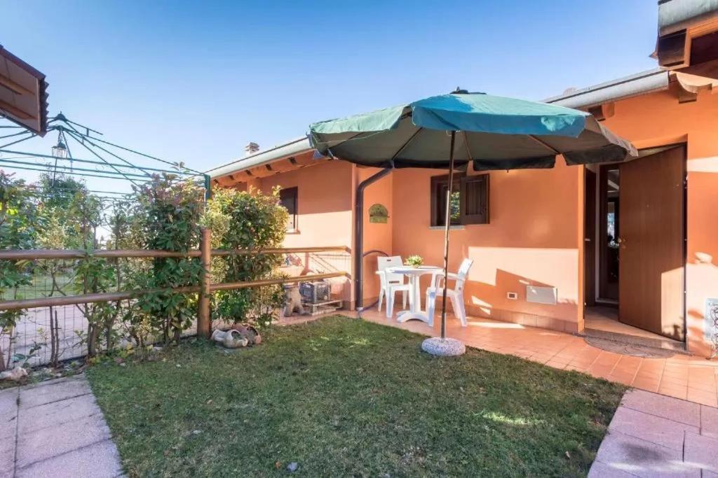 Casa Vacanze Rosalba Ferrara di Monte Baldo Buitenkant foto