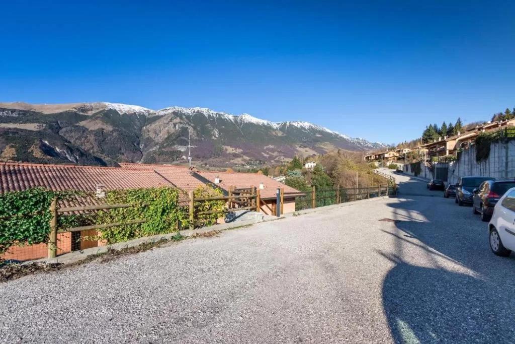 Casa Vacanze Rosalba Ferrara di Monte Baldo Buitenkant foto