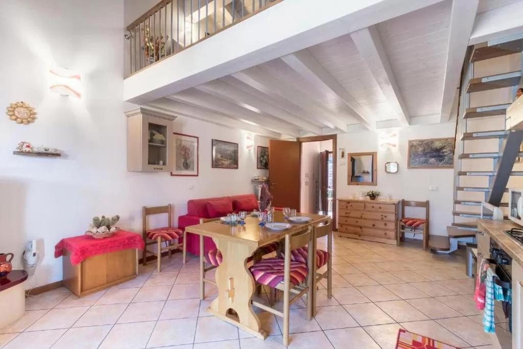 Casa Vacanze Rosalba Ferrara di Monte Baldo Buitenkant foto