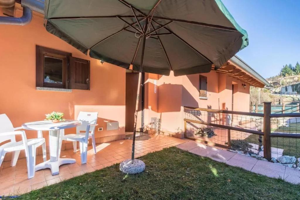 Casa Vacanze Rosalba Ferrara di Monte Baldo Buitenkant foto