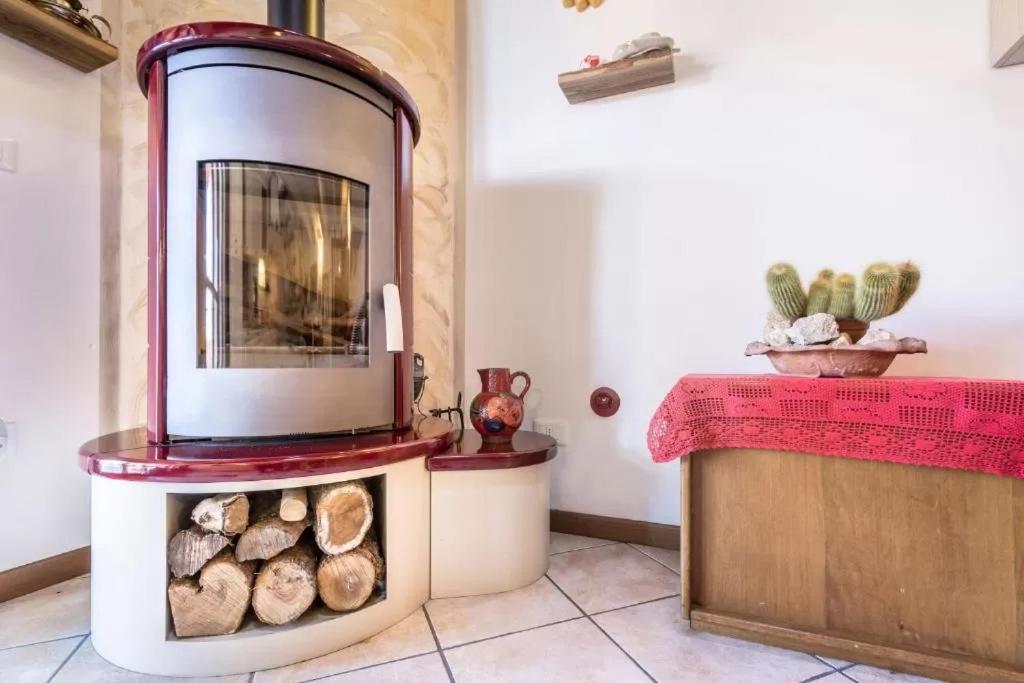 Casa Vacanze Rosalba Ferrara di Monte Baldo Buitenkant foto
