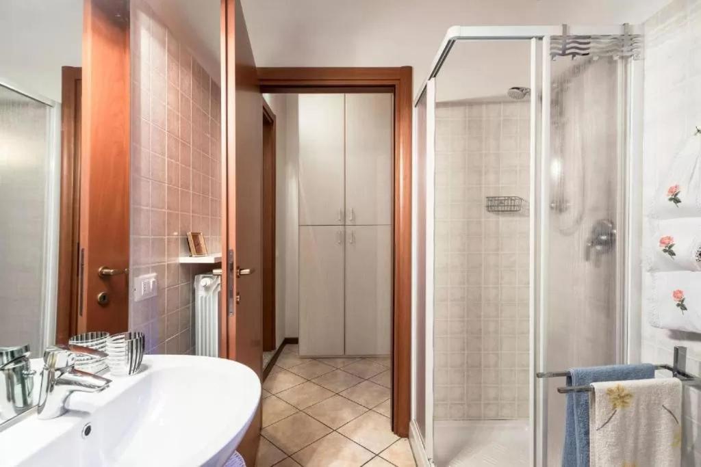 Casa Vacanze Rosalba Ferrara di Monte Baldo Buitenkant foto