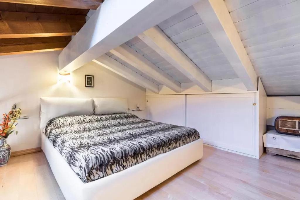 Casa Vacanze Rosalba Ferrara di Monte Baldo Buitenkant foto