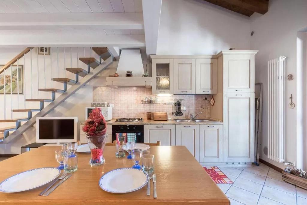 Casa Vacanze Rosalba Ferrara di Monte Baldo Buitenkant foto
